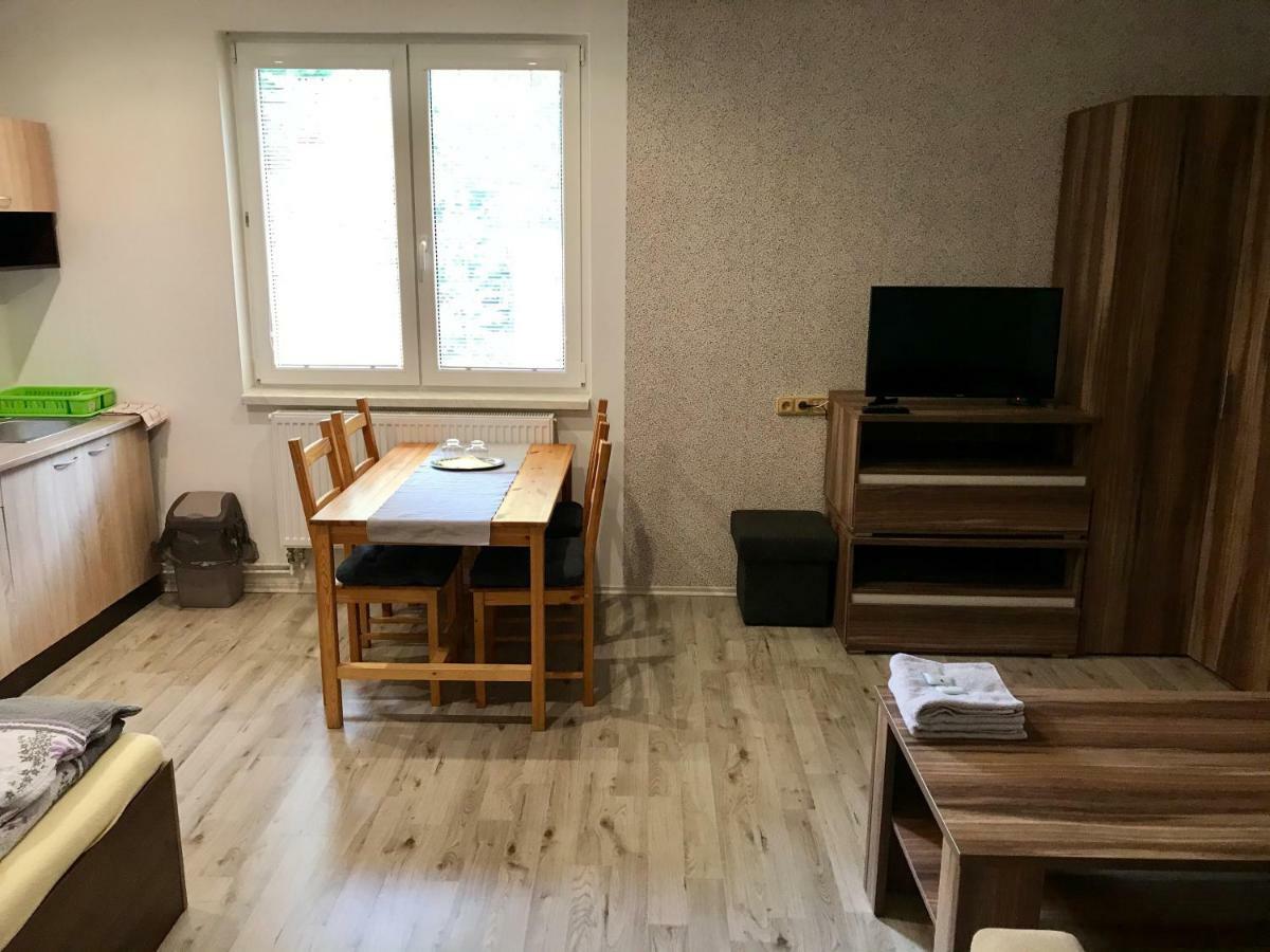 Restaurace Penzion Pod Sumarnikem Tvarozna Lhota Экстерьер фото